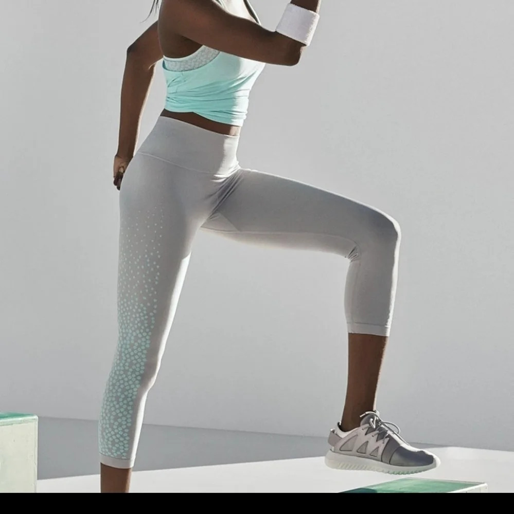 Fabletics Renee Seamless Capri Legging Tights
